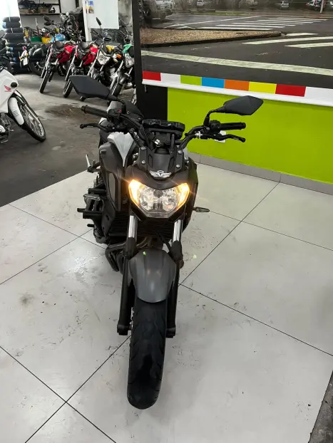 YAMAHA MT-07 700 ABS, Foto 4