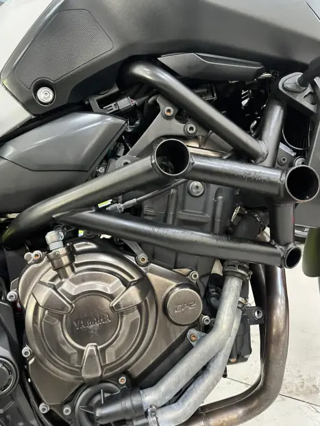 YAMAHA MT-07 700 ABS, Foto 10
