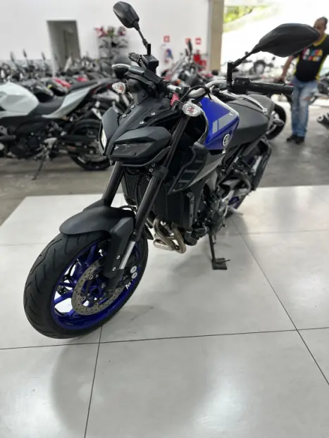 YAMAHA MT-09 850 , Foto 10