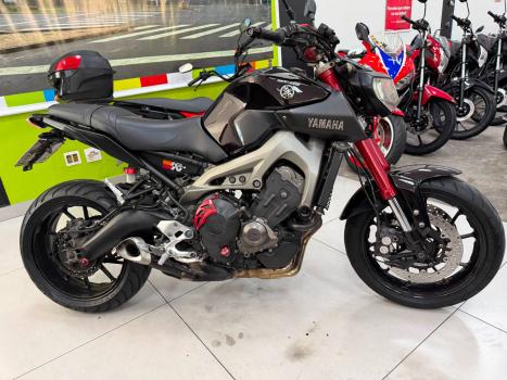 YAMAHA MT-09 850 , Foto 2