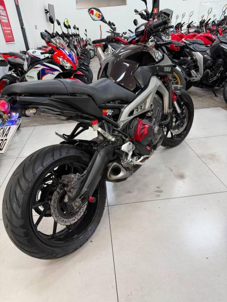 YAMAHA MT-09 850 , Foto 7