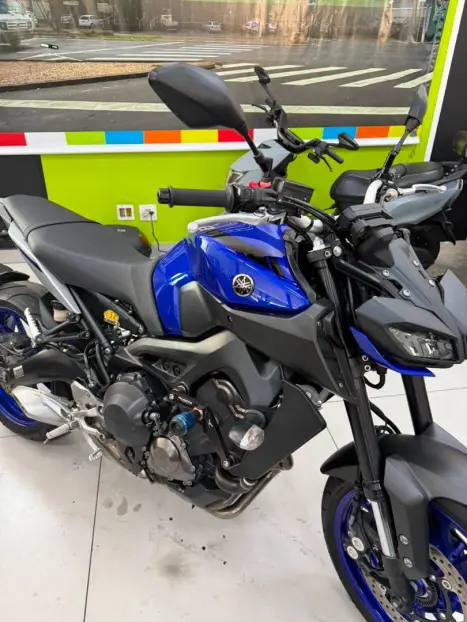 YAMAHA MT-09 850 , Foto 2