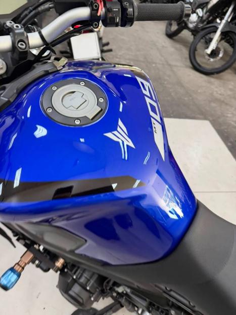 YAMAHA MT-09 850 , Foto 6