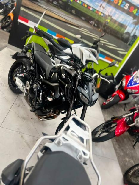 YAMAHA MT-09 850 , Foto 2