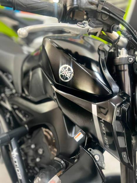 YAMAHA MT-09 850 , Foto 5