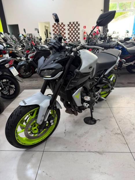 YAMAHA MT-09 850 , Foto 3