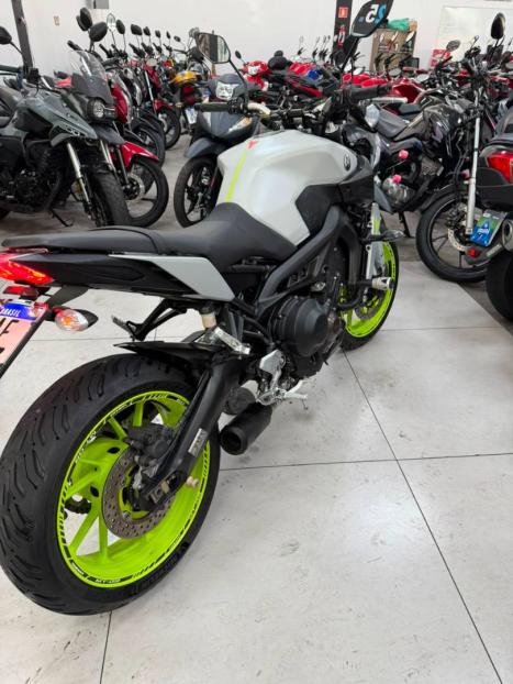 YAMAHA MT-09 850 , Foto 4