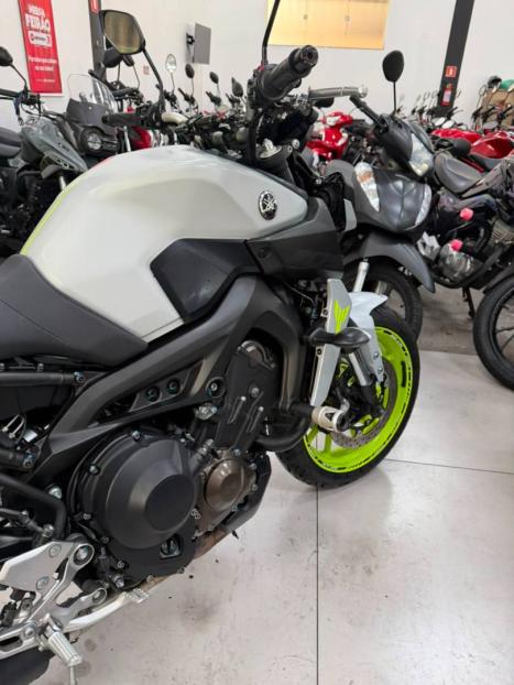 YAMAHA MT-09 850 , Foto 5