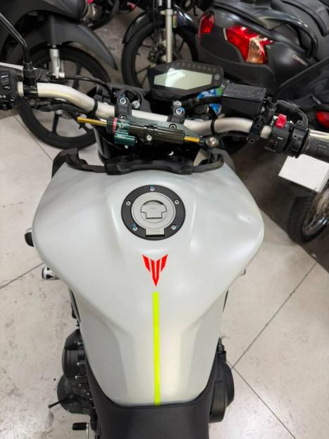 YAMAHA MT-09 850 , Foto 12