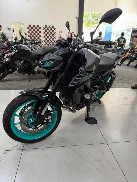 YAMAHA MT-09 850 , Foto 2