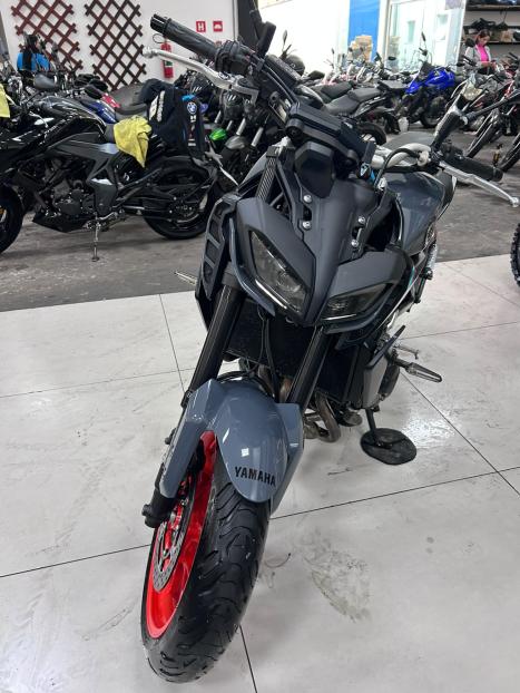 YAMAHA MT-09 850 , Foto 3