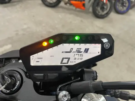 YAMAHA MT-09 850 ABS, Foto 3