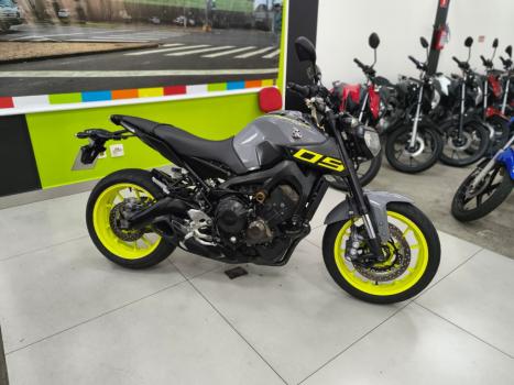 YAMAHA MT-09 850 ABS, Foto 2