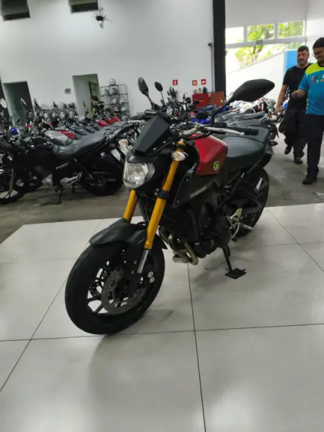 YAMAHA MT-09 850 ABS, Foto 2