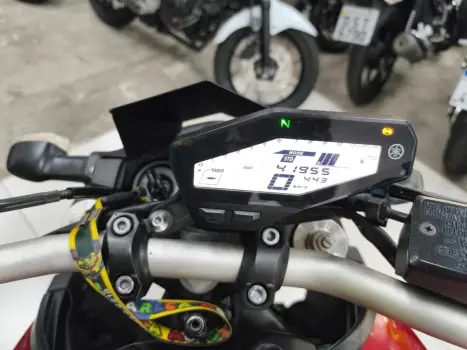 YAMAHA MT-09 850 ABS, Foto 10
