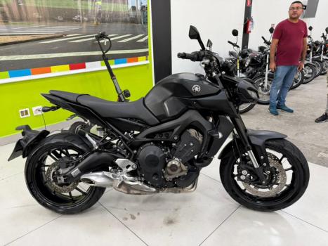 YAMAHA MT-09 850 ABS, Foto 2