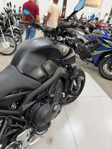 YAMAHA MT-09 850 ABS, Foto 4