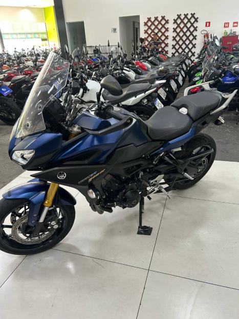 YAMAHA MT-09 850 ABS, Foto 2