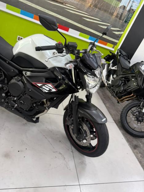 YAMAHA XJ6 600 F, Foto 4