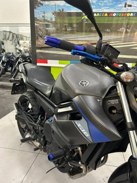 YAMAHA XJ6 600 N, Foto 3