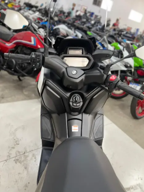YAMAHA Xmax 250 , Foto 5