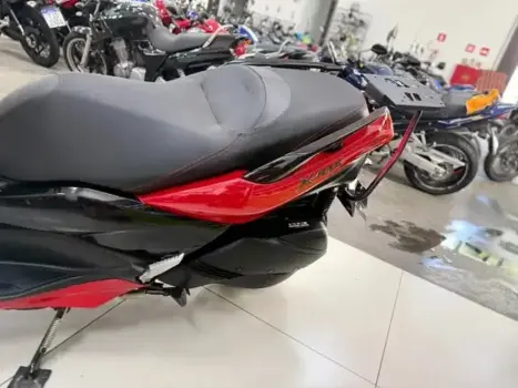 YAMAHA XMax 250 , Foto 4