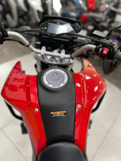 YAMAHA XTZ 250 LANDER, Foto 2