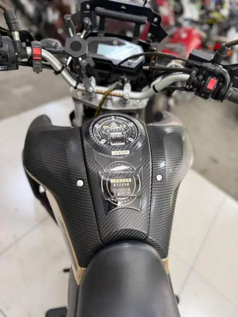 YAMAHA XTZ 250 LANDER, Foto 4