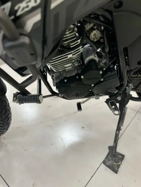 YAMAHA XTZ 250 LANDER, Foto 2