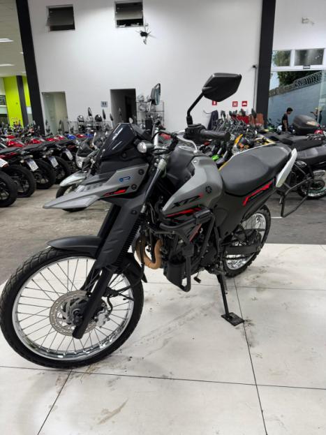 YAMAHA XTZ 250 LANDER, Foto 2
