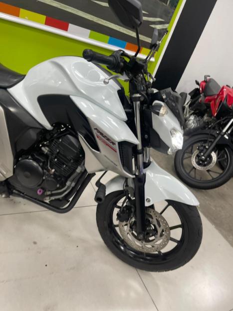 YAMAHA YS Fazer 250 , Foto 3