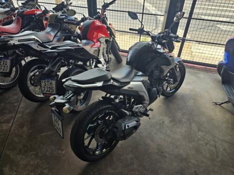 YAMAHA YS Fazer 250 , Foto 3