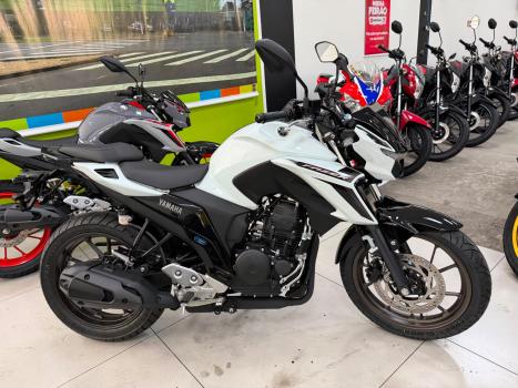 YAMAHA YS Fazer 250 , Foto 3