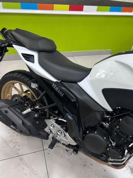 YAMAHA YS Fazer 250 , Foto 3