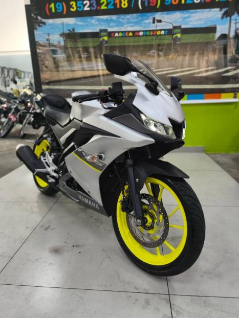 YAMAHA YZF R15 150 , Foto 2