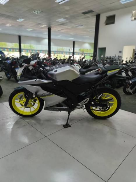 YAMAHA YZF R15 150 , Foto 4