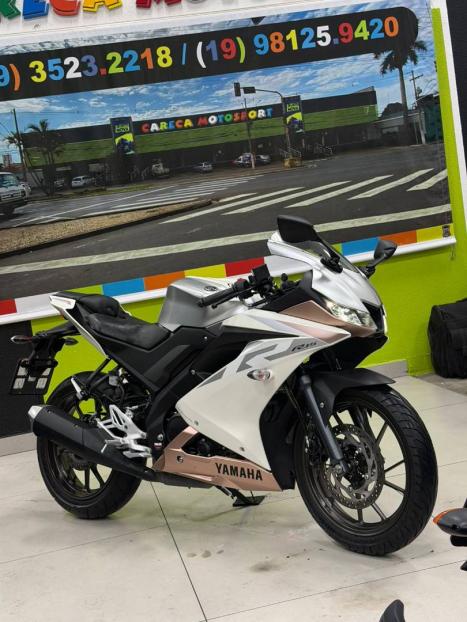 YAMAHA YZF R15 150 , Foto 1