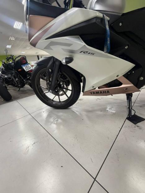 YAMAHA YZF R15 150 , Foto 5