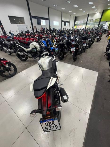 YAMAHA YZF R15 150 , Foto 6