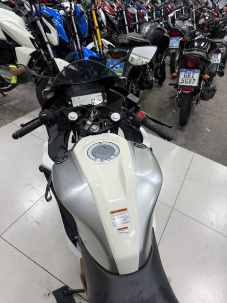 YAMAHA YZF R15 150 , Foto 8