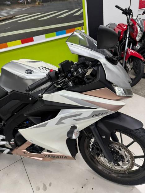 YAMAHA YZF R15 150 , Foto 12