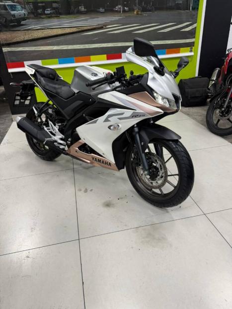YAMAHA YZF R15 150 , Foto 13