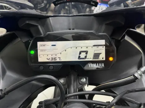YAMAHA YZF R15 150 , Foto 3