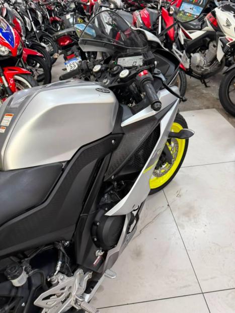 YAMAHA YZF R15 150 , Foto 4