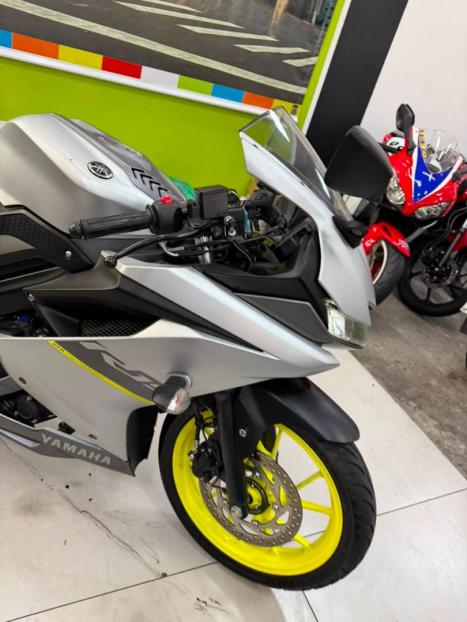 YAMAHA YZF R15 150 , Foto 5