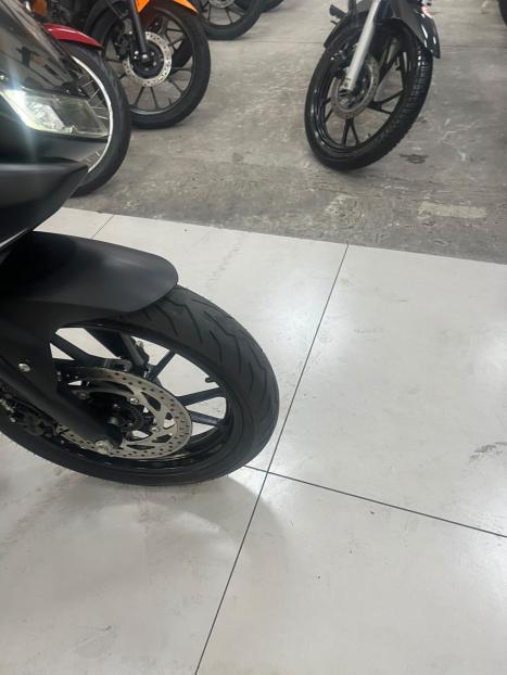 YAMAHA YZF R15 150 , Foto 4
