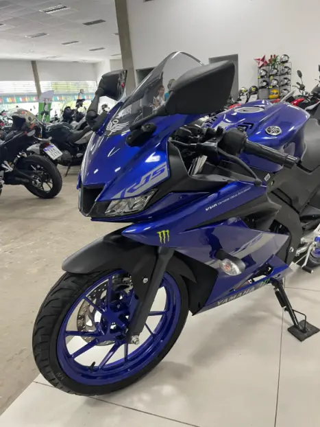YAMAHA YZF R15 150 ABS, Foto 2