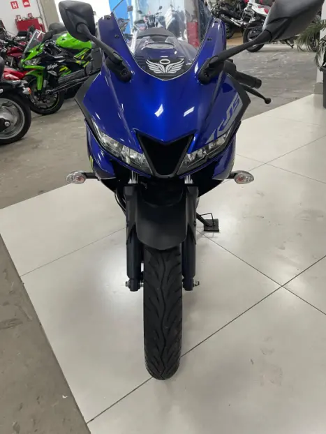 YAMAHA YZF R15 150 ABS, Foto 3