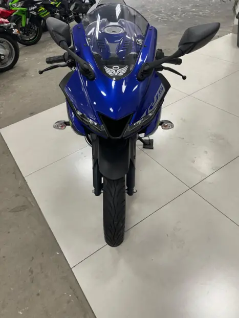 YAMAHA YZF R15 150 ABS, Foto 5