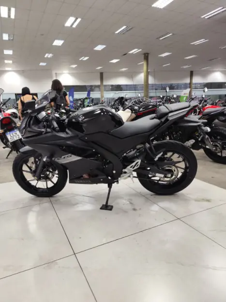 YAMAHA YZF R15 150 ABS, Foto 3